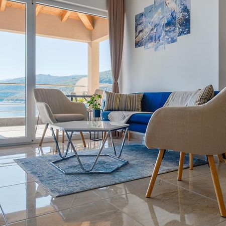 Seafront 2-Bedroom Apartment Nika - Rabac Eksteriør bilde