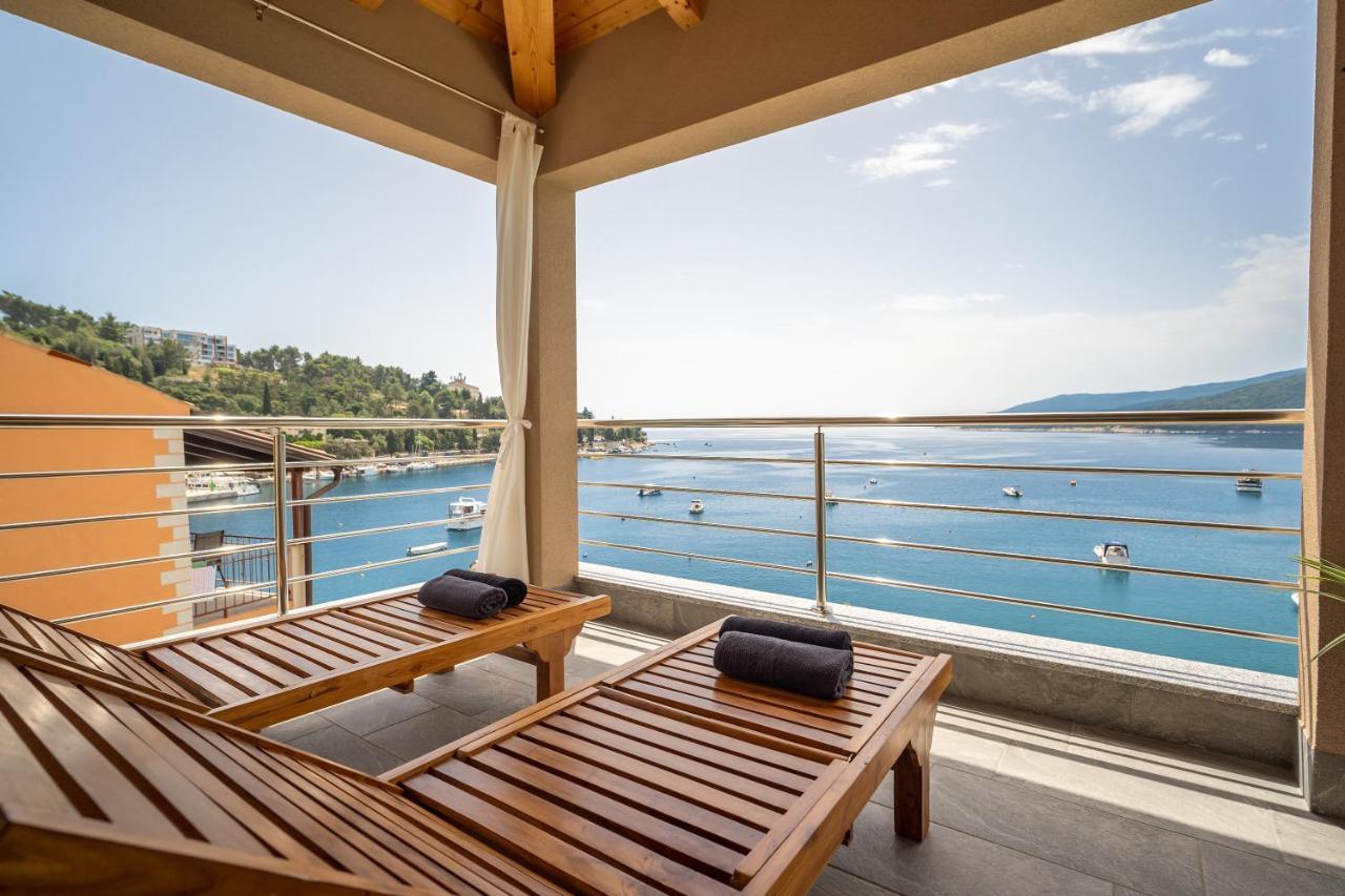 Seafront 2-Bedroom Apartment Nika - Rabac Eksteriør bilde