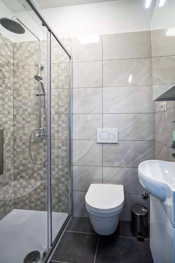 Seafront 2-Bedroom Apartment Nika - Rabac Eksteriør bilde