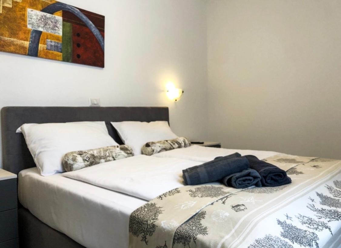 Seafront 2-Bedroom Apartment Nika - Rabac Eksteriør bilde