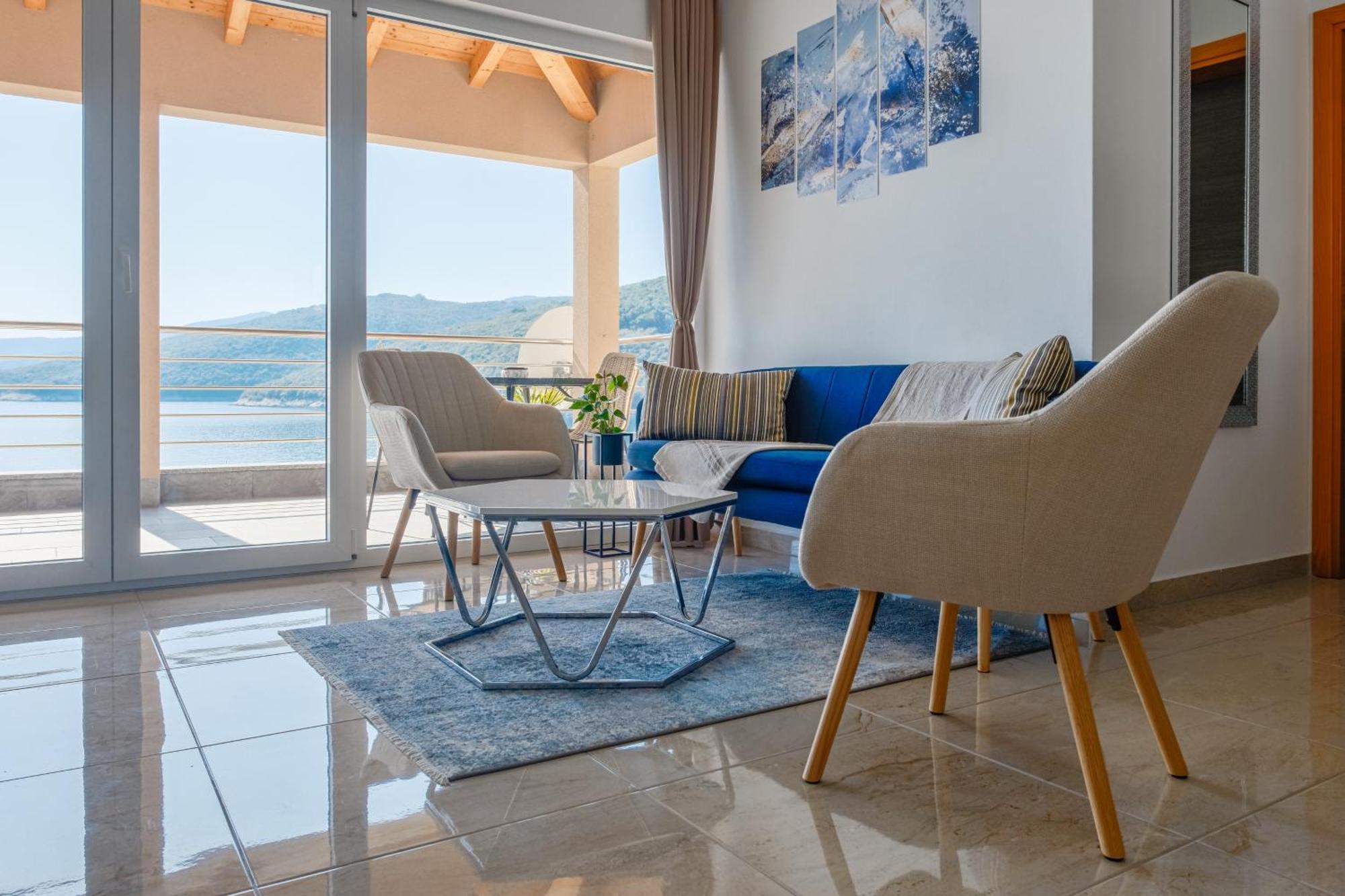 Seafront 2-Bedroom Apartment Nika - Rabac Eksteriør bilde