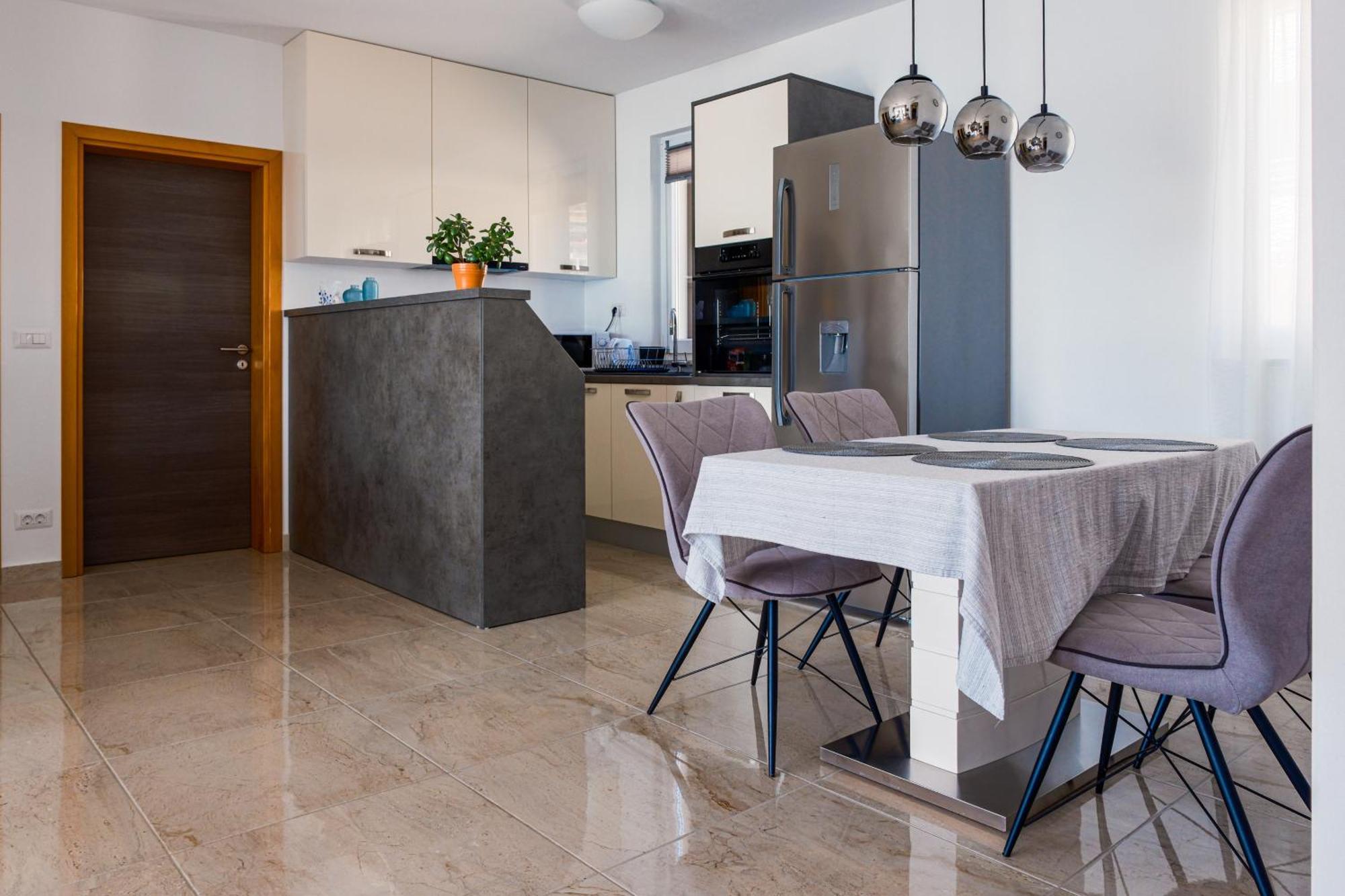 Seafront 2-Bedroom Apartment Nika - Rabac Eksteriør bilde